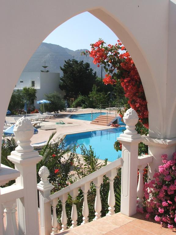 Eristos Beach Hotel Megalon Chorion  Exterior photo